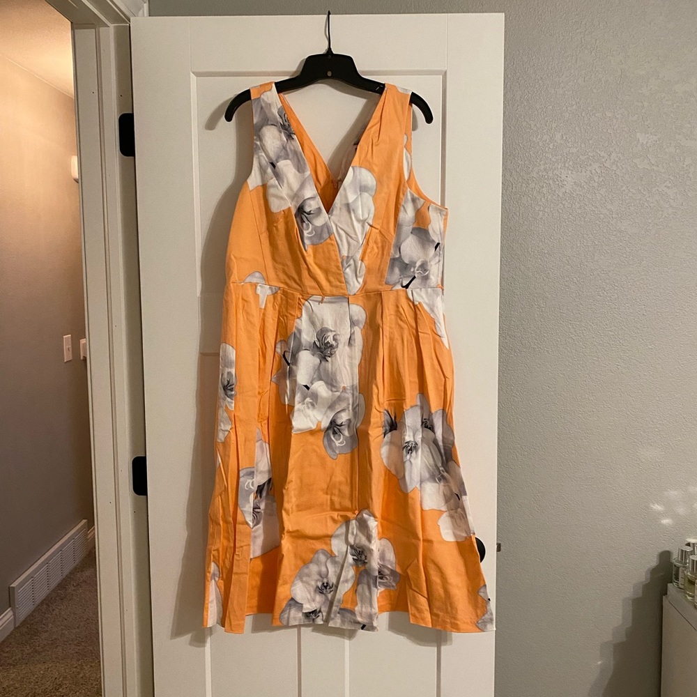 Calvin Klein peach and floral v-neck dress (plus size)